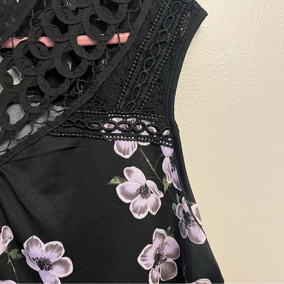 ⭐️3/15⭐️Ricki’s XXL black floral top - Picture 3 of 8
